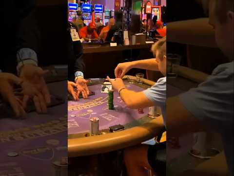 Парень поставил свою жизнь в блэкджек. #FlipSide #shorts #shortvideo #bigwin #casino #казиноонлайн